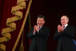 Қытай президенті Си Цзиньпин және Ресей басшысы Владимир Путин екі ел арасындағы дипломатиялық қатынастың орнауына 70 жыл толуын атап өту шарасында. Мәскеу, 5 маусым 2019 жыл.