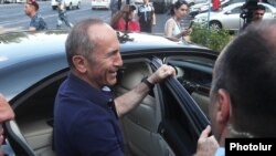 Armenia -- Former President Robert Kocharian talks to reporters outside a prison in Yerevan, June 25, 2019.