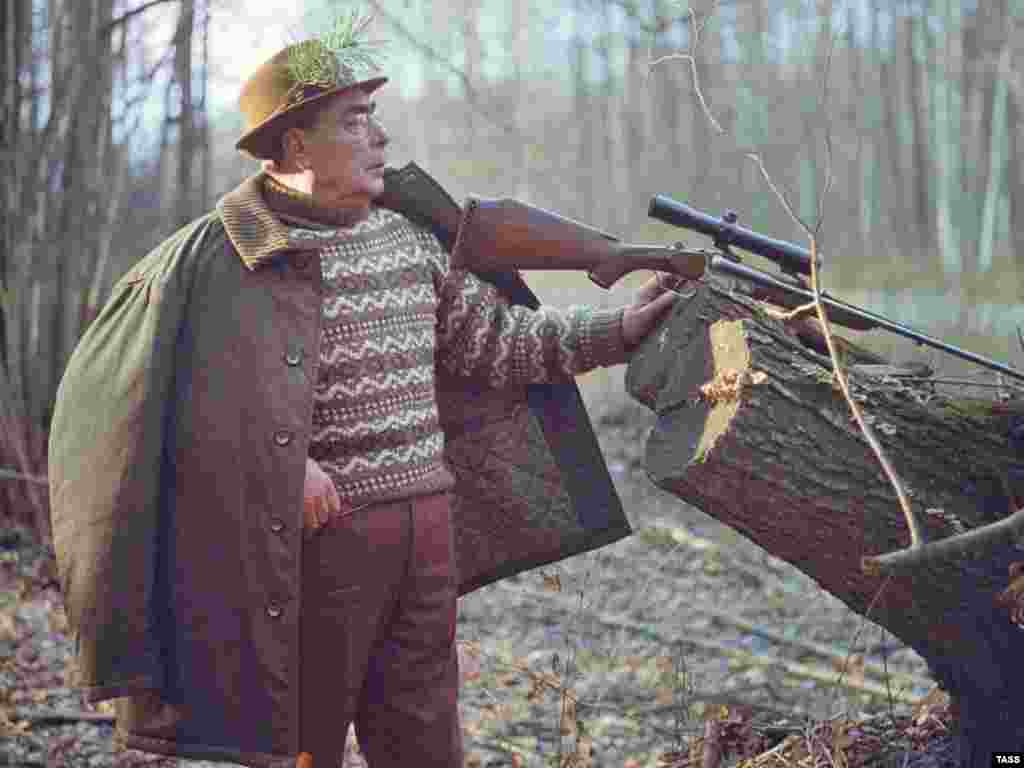 Russia - Soviet leader Leonid Brezhnev during hunting, Zalesye, Ukraine, 01Nov1973 - Rob2007