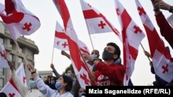 Сторонники «Единого национального движения» на акции в центре Тбилиси