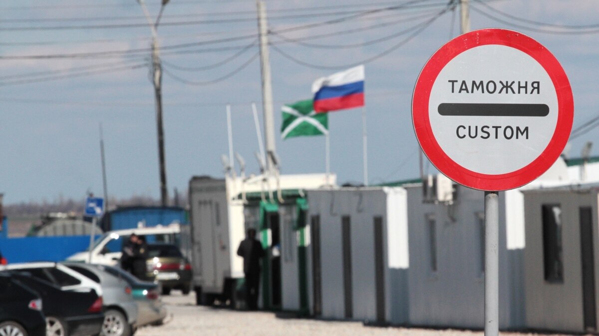 Движение на пунктах пропуска в Крыму частично возобновлено