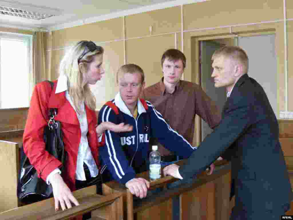 У часе суду над Сяргеем Каваленкам, які 7 студзеня вывесіў бе--чырвона-белы сьцяг на галоўнай елцы Віцебска