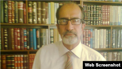 «محمدرضا پورشجری» وبلاگ خود بنام «گزارش به خاک ایران» را با نام مستعار «سیامک مهر» می‌نوشت