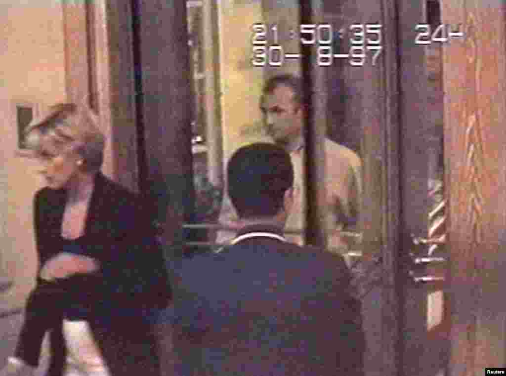 Принцеса Діана потрапила у кадр відеоспостереження, коли заходила в готель в Парижі перед вечерею з Доді аль-Фаєдом.