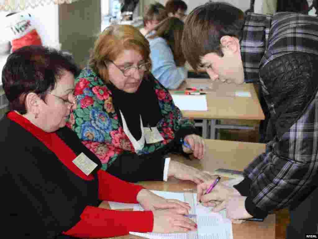 На відміну від попереднього туру на київських дільницях було більше молоді