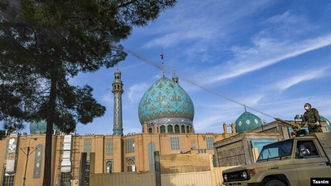 На улицах Кума, города, где распространился коронавирус.