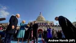 Noul președinte al Statelor Unite, Joe Biden (stânga), prima doamnă Jill Biden, fiul președintelui Hunter Biden și fiica Ashley Biden la ceremonia de inaugurare