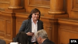 Конрелия Нинова в парламента