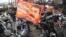 Член клуба "Ночные волки" во время пробега в честь Дня Победы по Европе. Ольшанское кладбище в Праге, 8 мая 2015 года