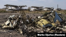 Територія Міжнародного аеропорту «Луганськ» після боїв, 14 вересня 2014 року