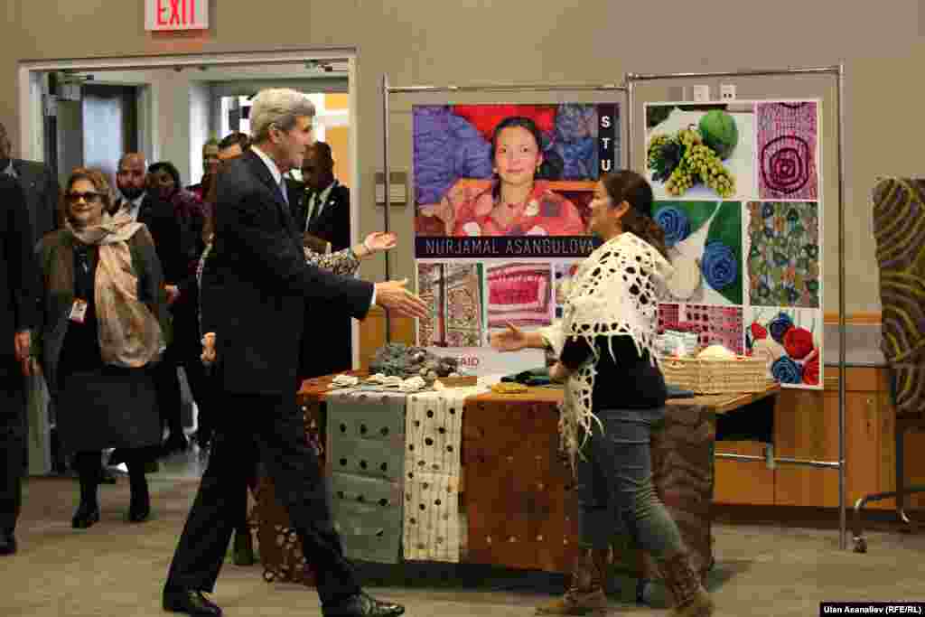 Kyrgyzstan-Bishkek, Kerry opening of the new edition of the Embassy, 31Oct2015