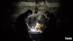 Men play chess during a power cut in Yalta, Crimea, late last month.