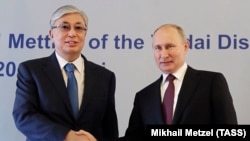 Qazahistan prezidenti Kasım-Jomart Tokayev ve Rusiye prezidenti Vladimir Putin