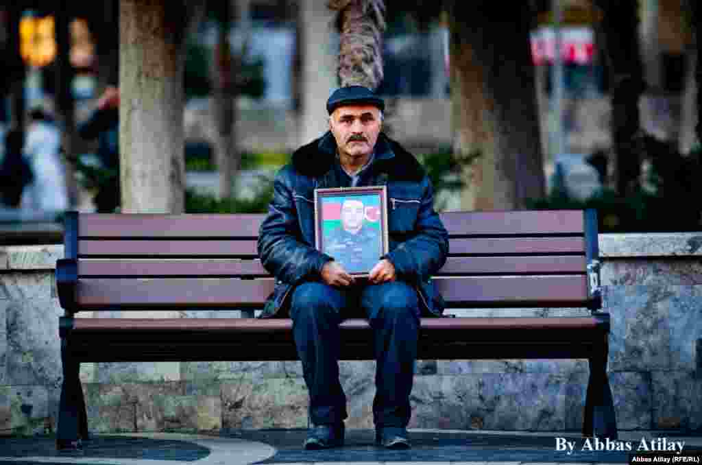 Hundreds of people demonstrated in the Azerbaijani capital, Baku, on January 13 to call atention to the deaths of young army conscripts. (RFE/RL)