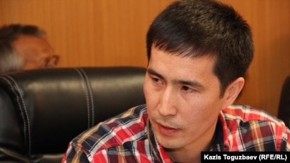 Гомосексуал өзін қанағаттандырады