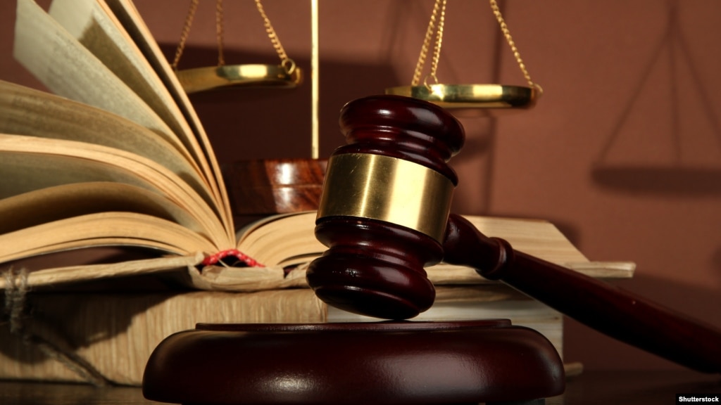 Generic- Wooden gavel and books Generic- Wooden gavel and books