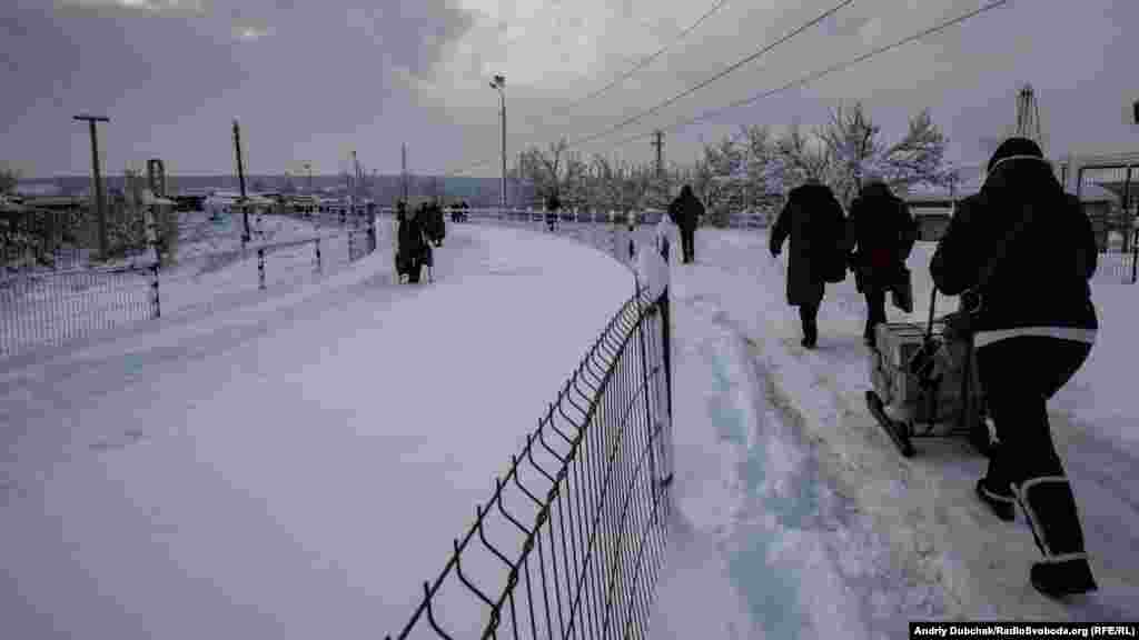 Once the checks are complete, the journey through no-man's land begins. Separatist checkpoints lie nearly 5 kilometers away.