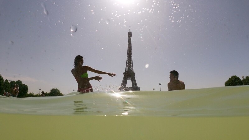 В Париже – жара: самая высокая температура за 70 лет
