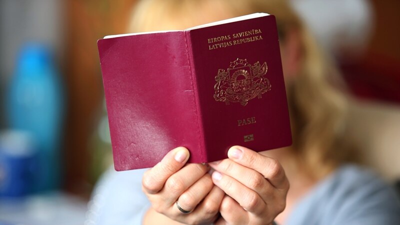 Letonia ar putea expulza peste 1.100 de ruși. Au picat examenul de limbă sau nu au drept de ședere