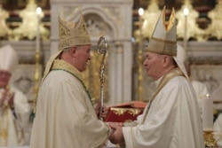 Prin ceremonia de sâmbătă, Aurel Percă ia în primire canonică Arhidieceza Romano-Catolică de Bucureşti.