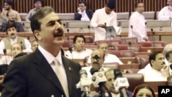 Premierul Pakistanului Yousuf Raza Gilani vorbind astăzi în Parlament la Islamabad