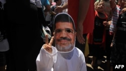 Дитина в масці усунутого президента Мурсі на мітингу його прихильників у Каїрі, 9 серпня 2013 року