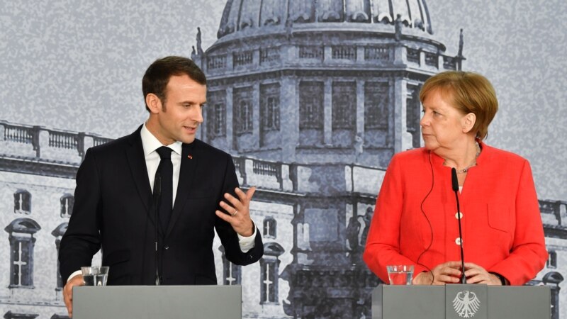 Makron pozvao Merkelovu na solidarnost u zoni evra 