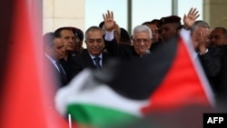 Presidenti palestinez, Mahmud Abas, pas kthimit nga Kombet e Bashkuara, ku ka paraqitur kërkesën për shtetin e Palestinës. Ramallah, 25 shtator 2011.