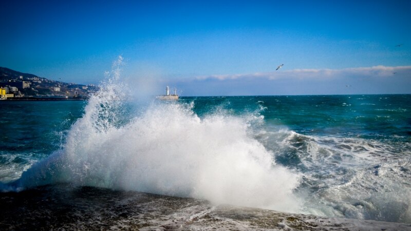 В Крыму объявили штормовое предупреждение из-за сильного ветра