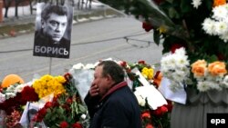 A man reacts on March 2 at the scene of the killing three days earlier of veteran Russian opposition leader Boris Nemtsov, in central Moscow.