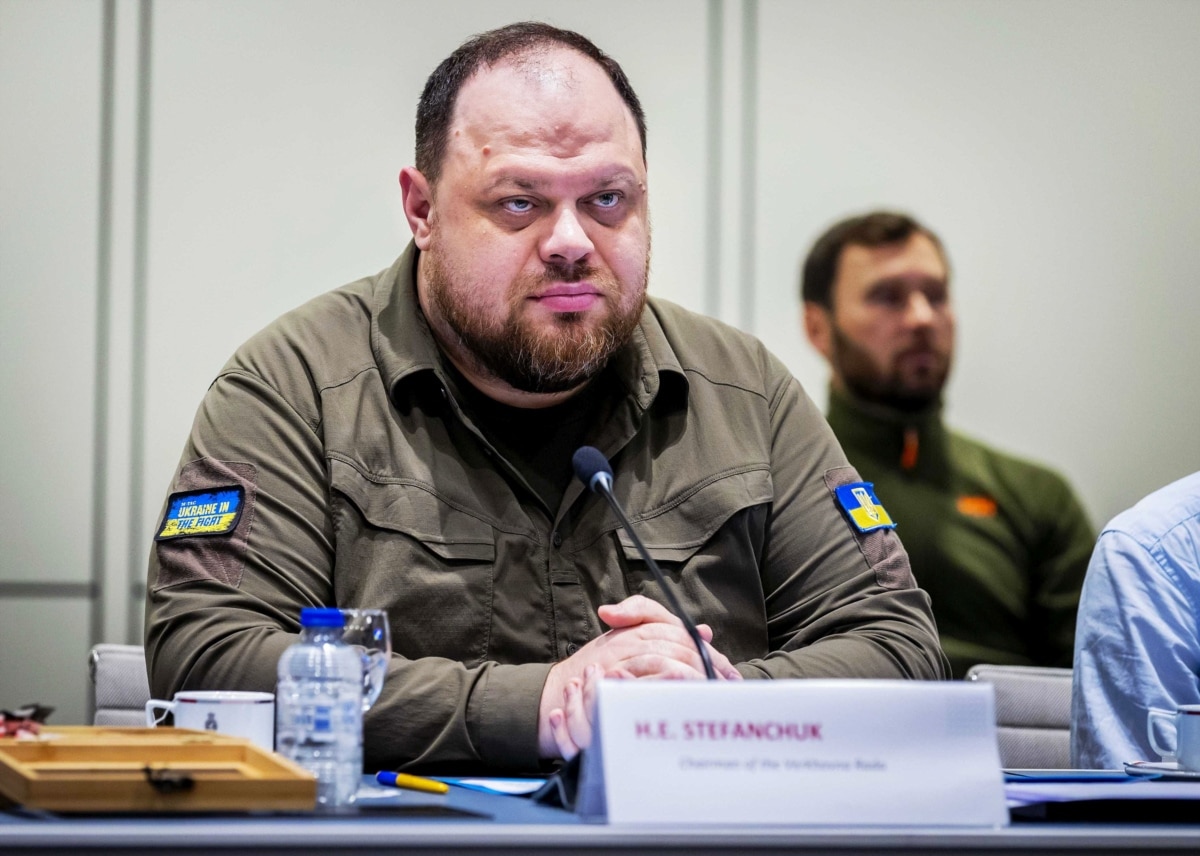 Стефанчук повідомив, що до Ради надійшла заява про відставку Свириденко