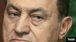 Egyptian President Hosni Mubarak (file photo)