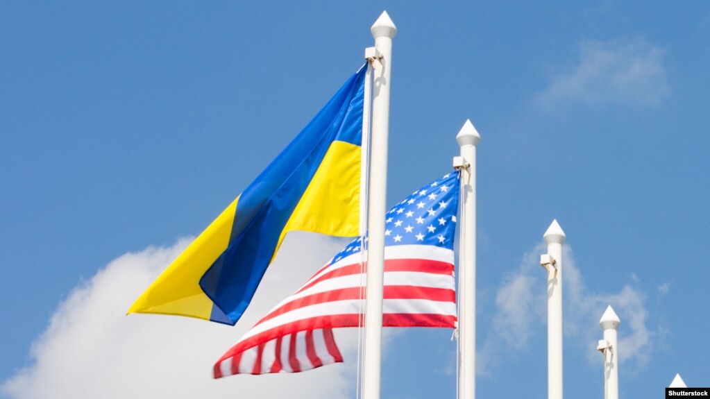 Ukraine – US and Ukrainian flags