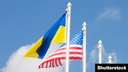 Ukraine – US and Ukrainian flags