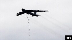 Ҳавопаймои B-52. Акс аз бойгонӣ