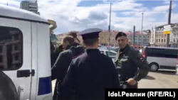 Ռուսաստան - Ոստիկանությունը ձերբակալում է Ալեքսեյ Նավալնիի աջակիցներին, Կազան, 14-ը մայիսի, 2017թ․