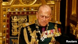У Букінгемському палаці повідомили, що госпіталізація 99-річного принца Філіпа – «запобіжний захід» після того, як йому стало зле.