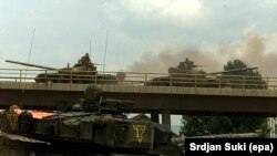 Jugoszláv tankok Pristinában 1999. június 15-én