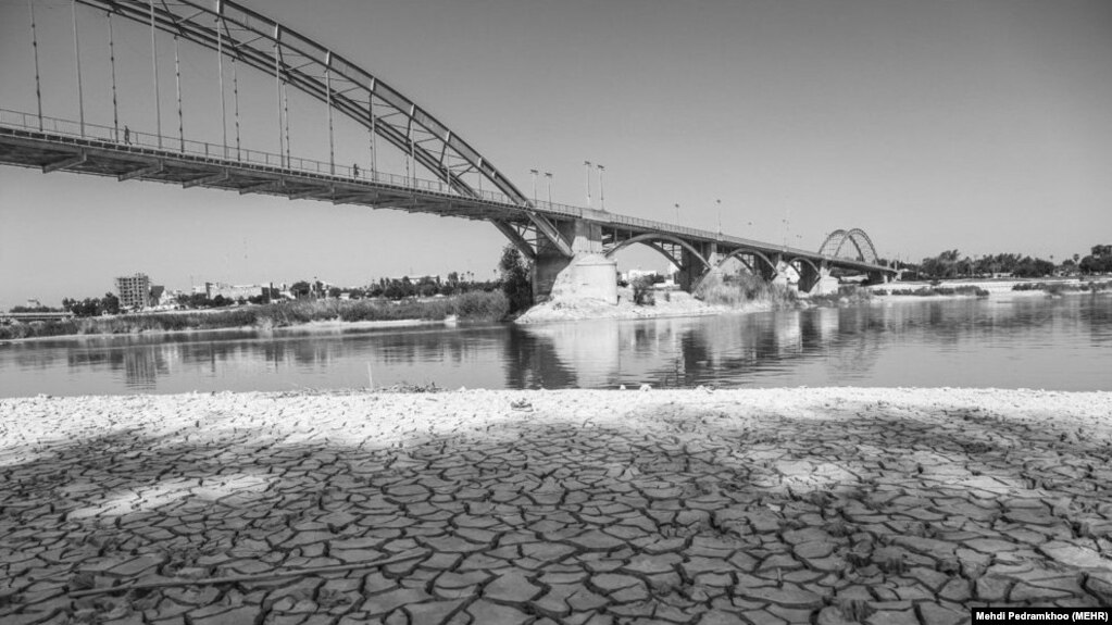 تصویری از رودخانه کارون در اهواز (عکس از آرشیو)