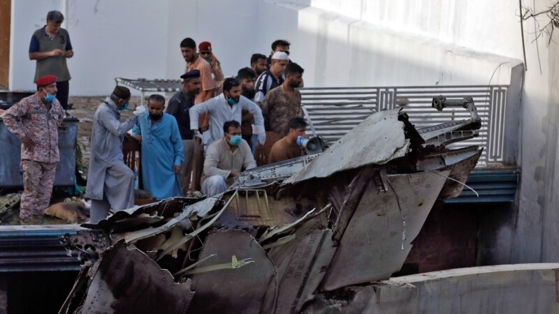 Пакистанда кыйраган учакта 76 адам мерт болду (жаңыртылды)
