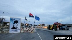 Пропускной пункт «Чонгар» на администативной границе с Крымом
