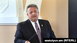 Armenia -- Armenian-American businessman Noubar Afeyan speaks in Yerevan, April 24, 2019