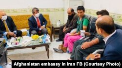 په یزد کې له ایراني چارواکو او پېښه کې ټپي شویو کسانو سره د افغان سفیر لیدنه