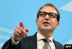 Министр транспорта Германии Александр Добриндт: "Мы намерены просить зарубежных автовладельцев также вносить свою лепту".