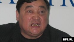 "Алма-ата инфо" газетінің редакторы Рамазан Есіргепов. Алматы, қазан, 2008 жыл.