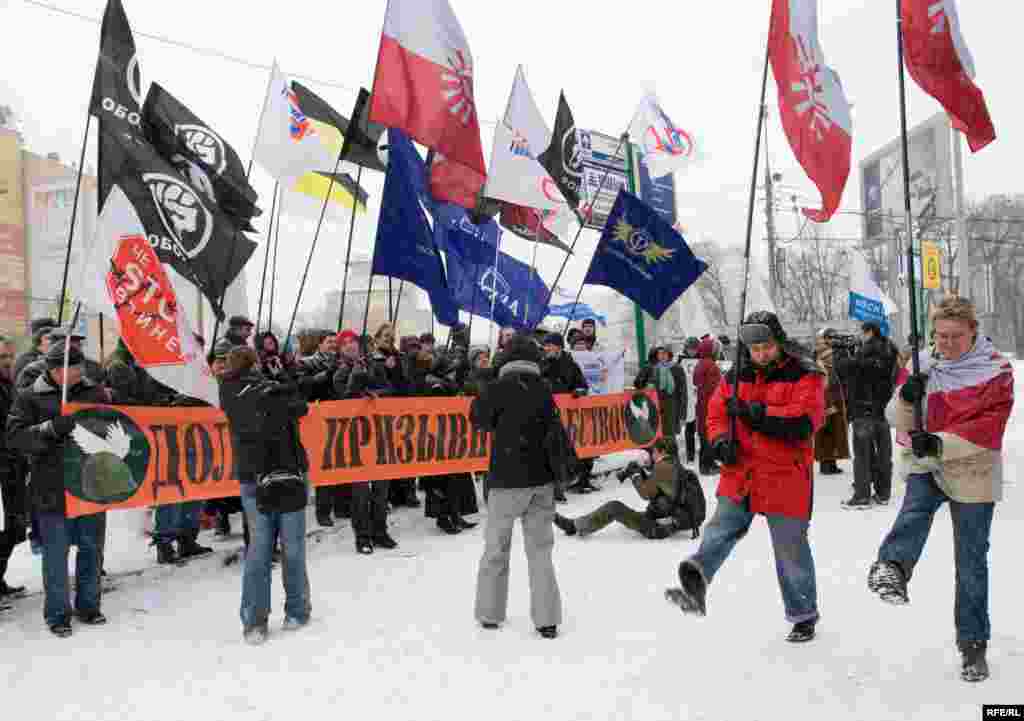 Russia - picket "Oborona" to support Oleg Kozlovsky, Moscow, 20Jan2008