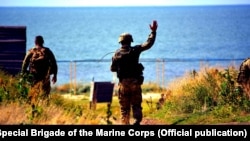 Українські морські піхотинці на березі Азовського моря цього тижня тренувалися відбивати десант
