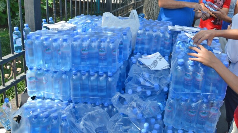 Власти Симферополя утверждают, что не заметили «значимого» роста цен на воду в бутылках