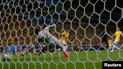 Вейналдум забиває «контрольний» гол у ворота бразильців