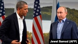 Барак Обама в бытность президентом США обсуждает двусторонние отношения с российским лидером Владимиром Путиным на саммите G8 в Северной Ирландии. Июнь 2013 года.